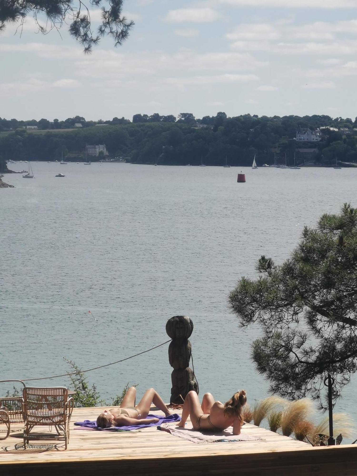 Les Pieds Dans L'eau *